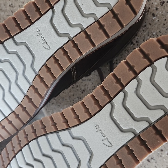 Clarks Varby Top Ankle Boot - Picture 6 of 7